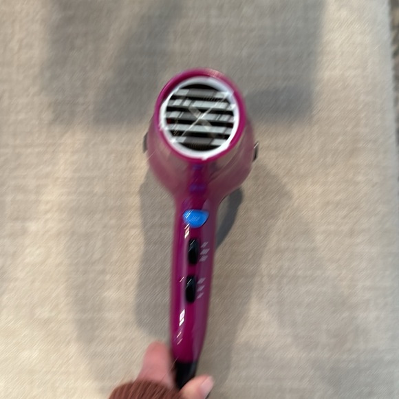 Con Air Infinity Pro Blow Dryer Video Posted - Picture 5 of 6